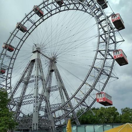 Center ! 2 Stops From The City Center! Viena Exterior foto