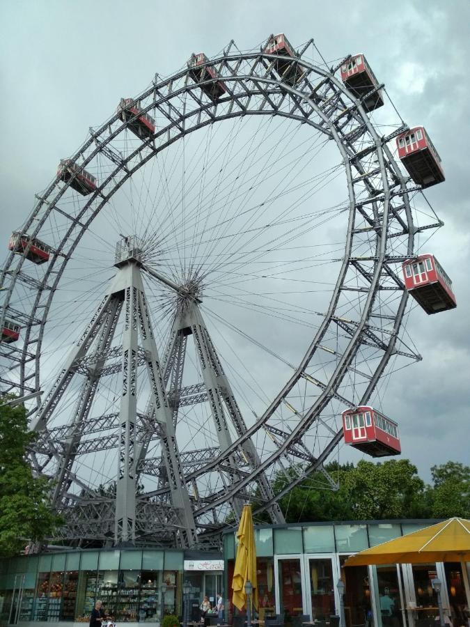 Center ! 2 Stops From The City Center! Viena Exterior foto